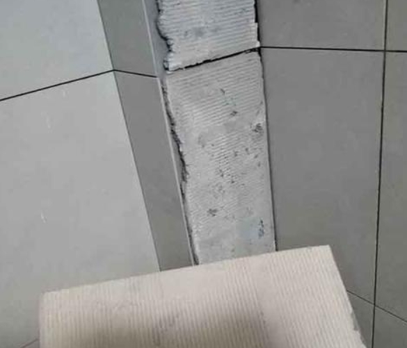 珠海瓷砖空鼓维修公司分享下厨房瓷砖脱落的补救措施。